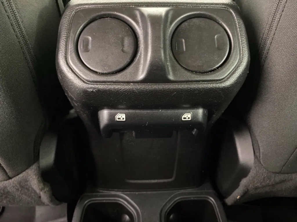 Jeep Wrangler photo 40