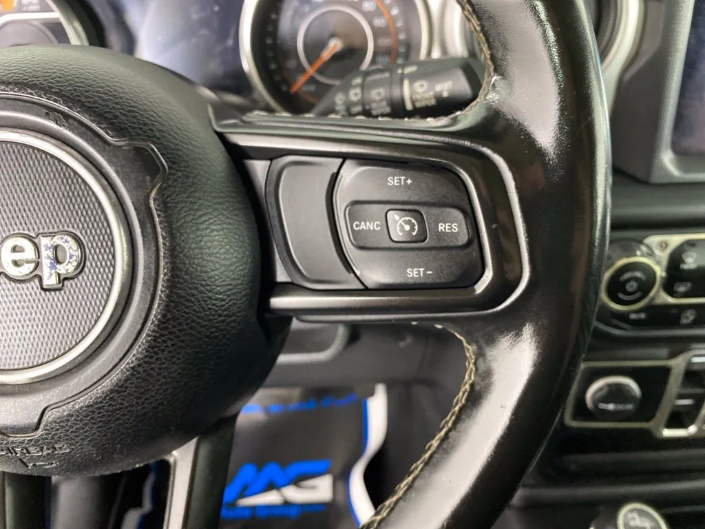 Jeep Wrangler photo 32