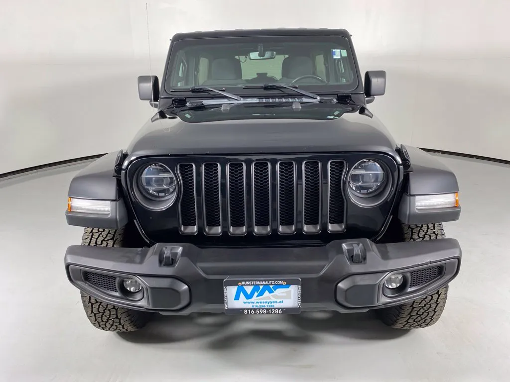 Jeep Wrangler photo 2