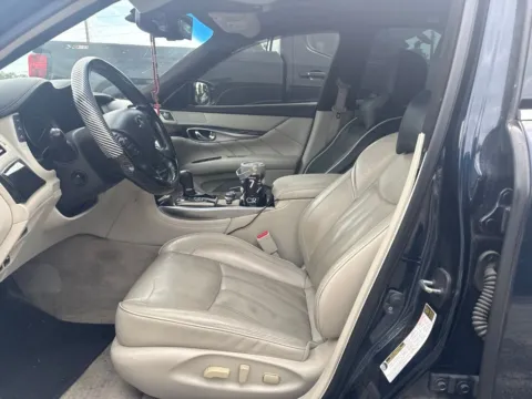 More photos of 2015 INFINITI Q70 Hybrid at MAG Auto - Munsterman Automotive Group, MO