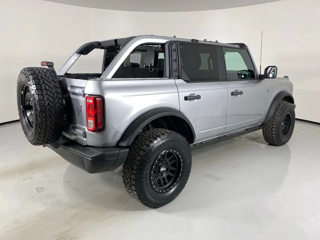 Ford Bronco photo 7