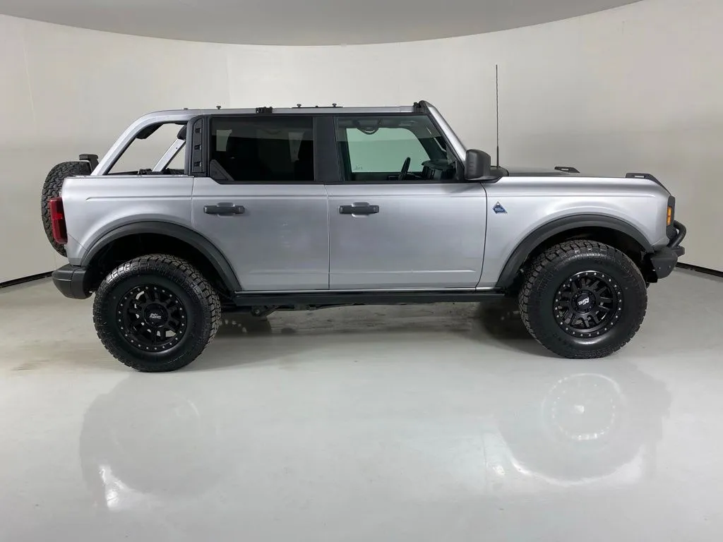 Ford Bronco photo 8