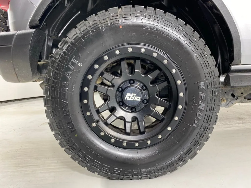 Ford Bronco photo 10