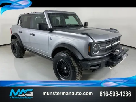 Silver 2022 Ford Bronco Black Diamond for sale in Blue Springs, MO