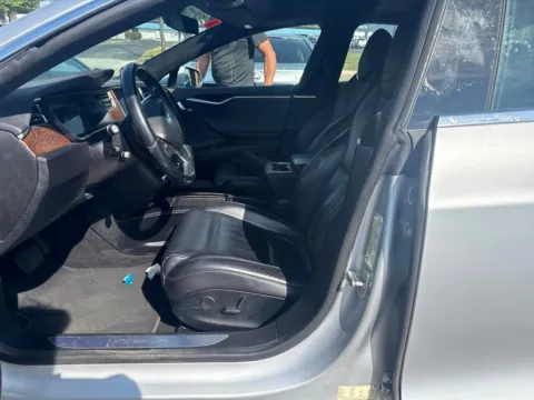 More photos of 2017 Tesla Model S 90D at MAG Auto - Munsterman Automotive Group, MO