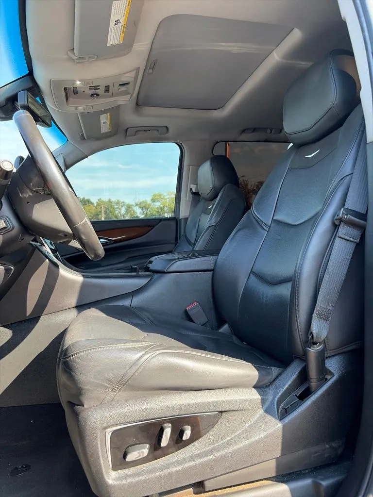 Cadillac Escalade photo 6