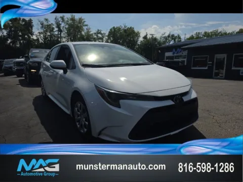 White 2024 Toyota Corolla LE for sale in Blue Springs, MO