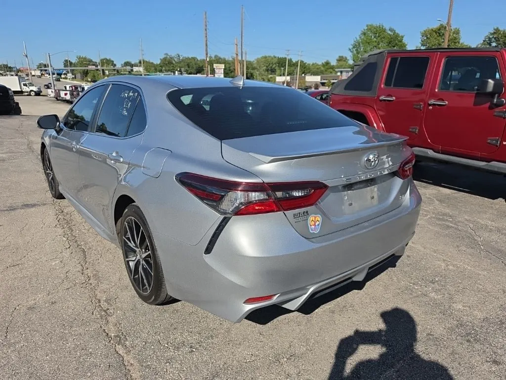 Toyota Camry photo 3