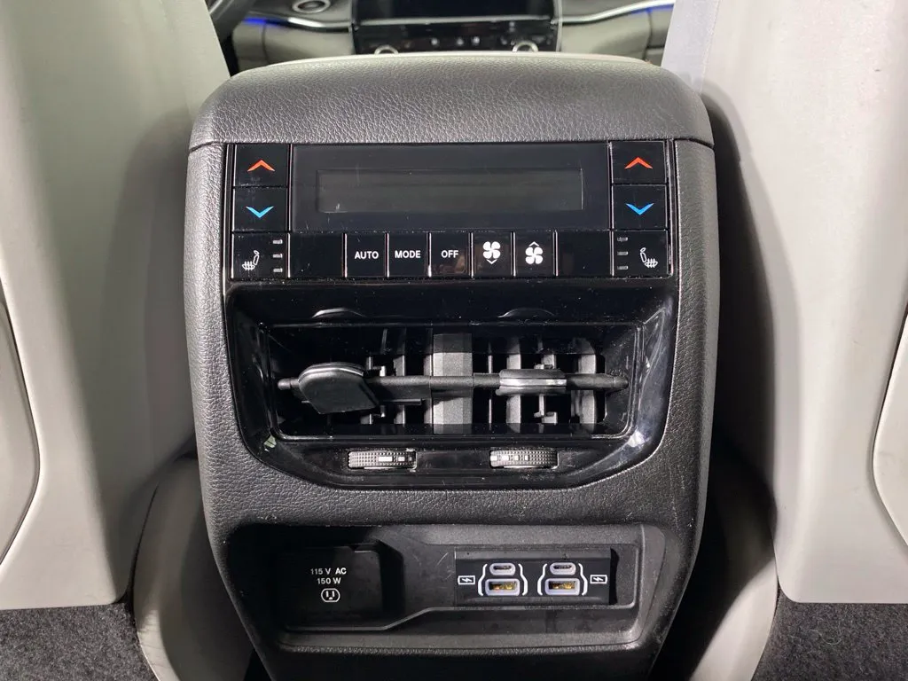 Jeep Grand Cherokee L photo 37