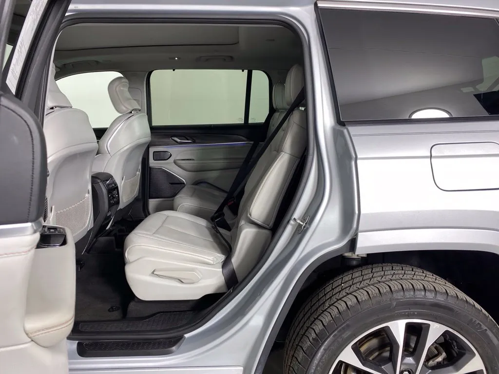 Jeep Grand Cherokee L photo 34