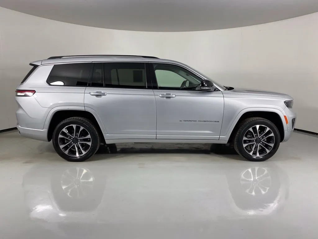 Jeep Grand Cherokee L photo 9