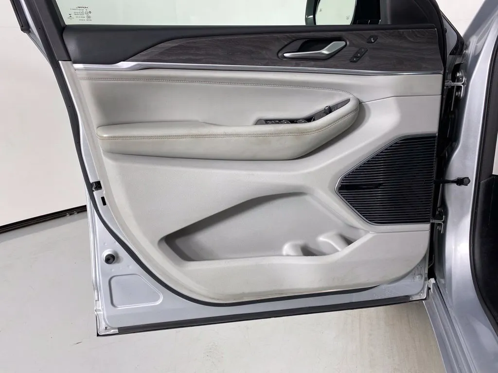 Jeep Grand Cherokee L photo 15
