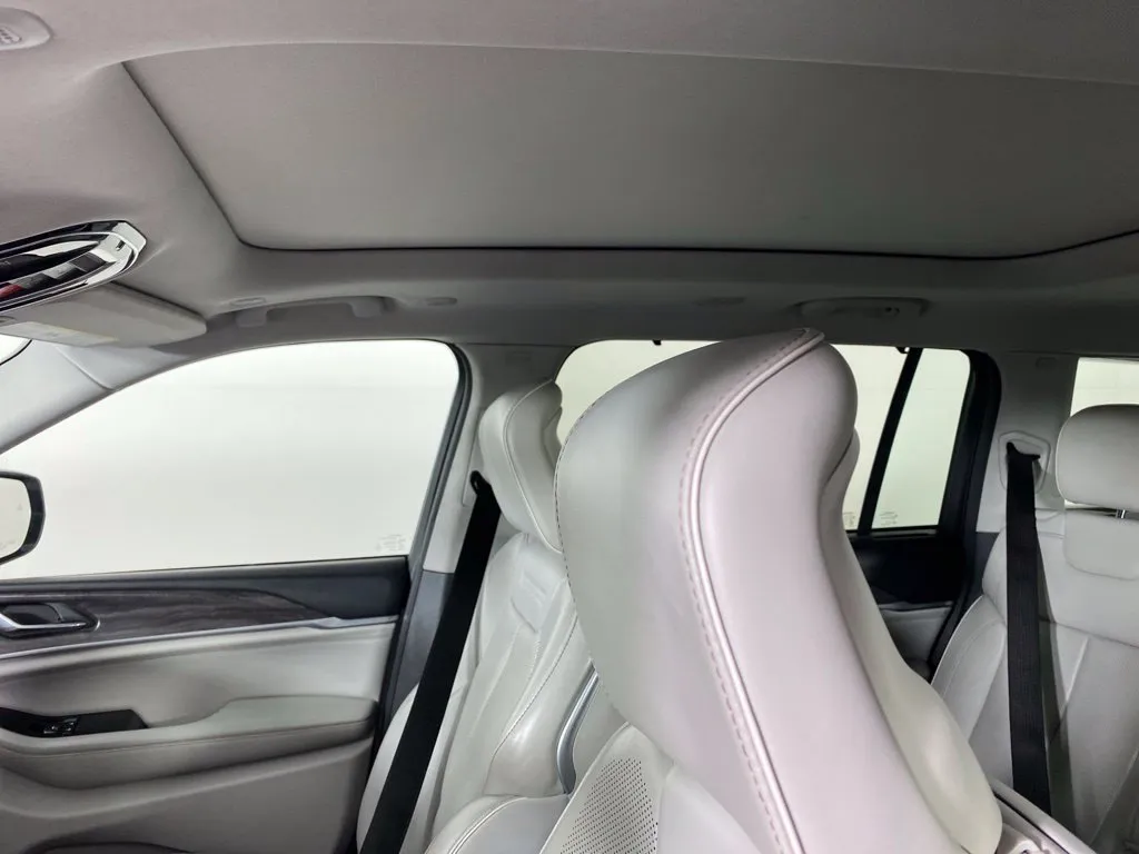 Jeep Grand Cherokee L photo 18