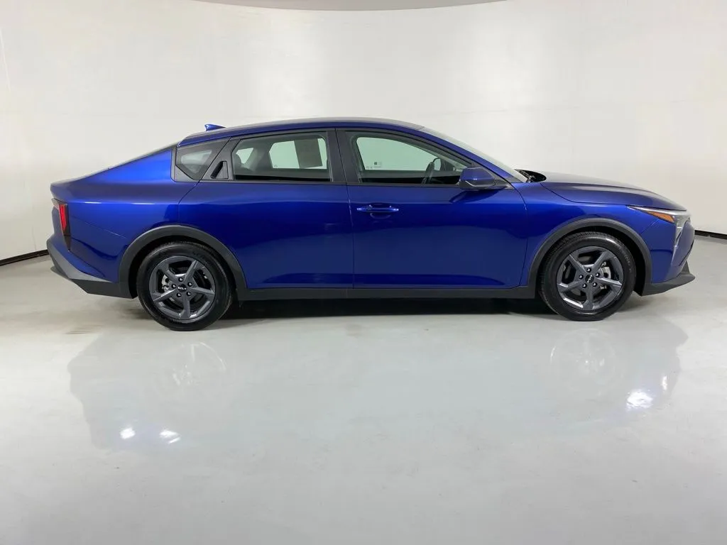 Kia K4 photo 8