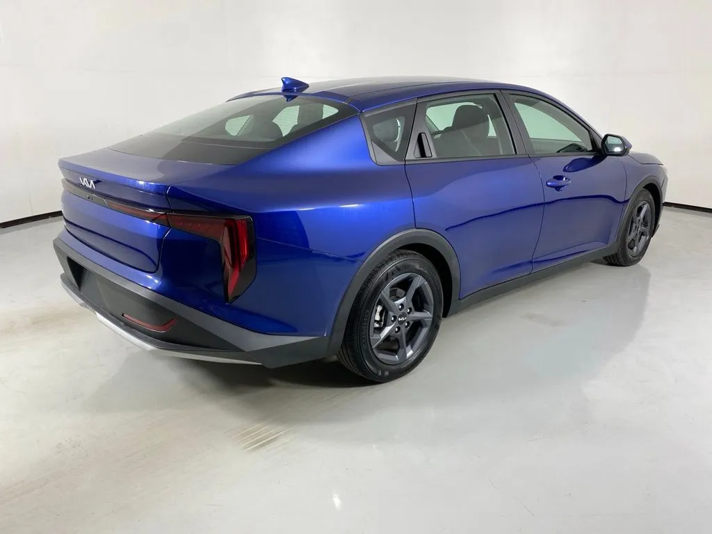 Kia K4 photo 7