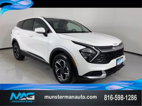 White 2023 Kia Sportage LX for sale in Blue Springs, MO