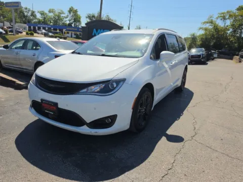 Photos of 2020 Chrysler Pacifica Launch Edition for sale in Blue Springs, MO at MAG Auto - Munsterman Automotive Group