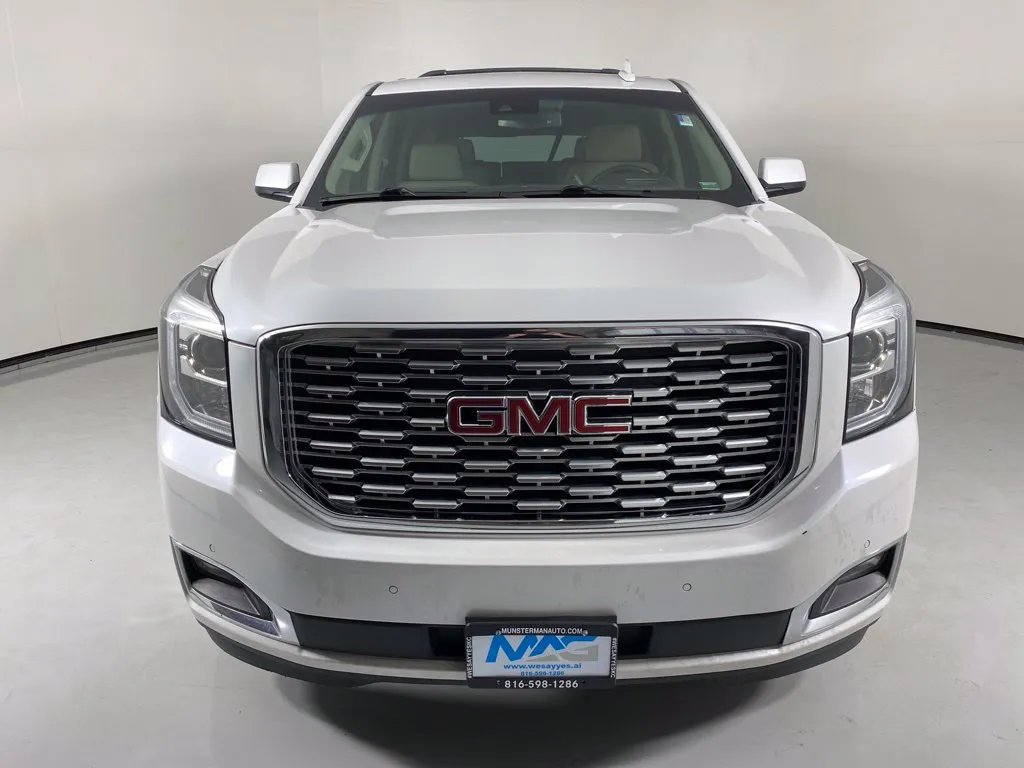 GMC Yukon photo 2