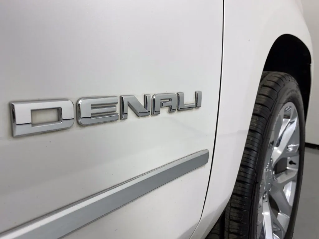 GMC Yukon photo 9