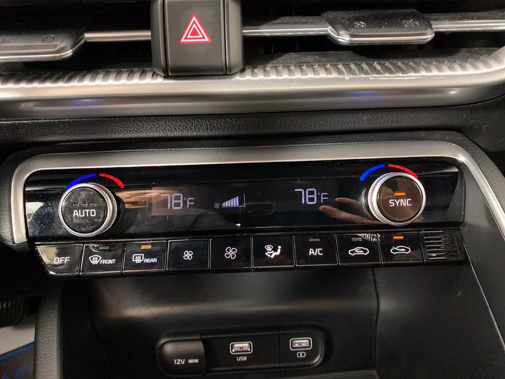 Kia K5 photo 22