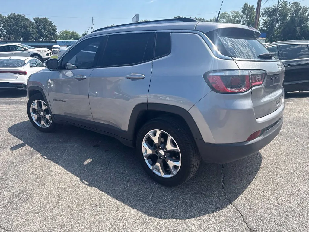 Jeep Compass photo 2