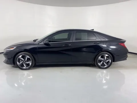 More photos of 2023 Hyundai Elantra Limited at MAG Auto - Munsterman Automotive Group, MO