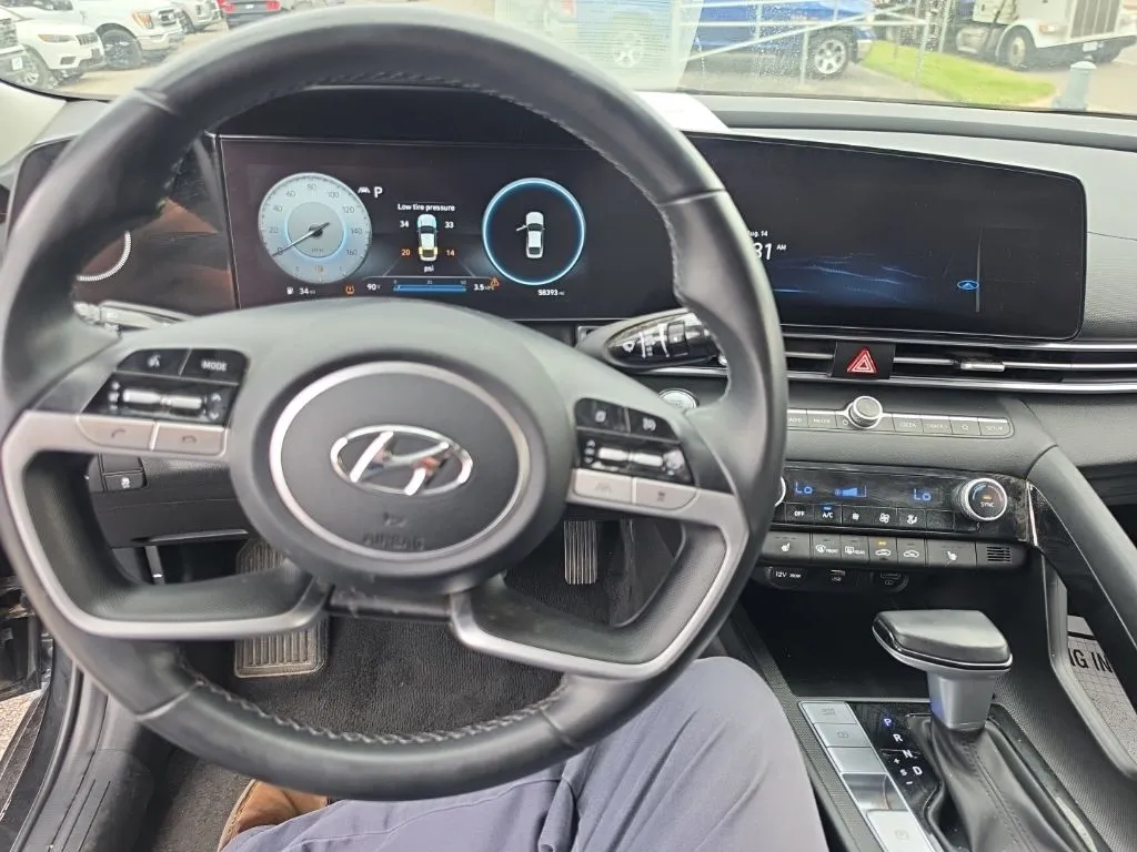 Hyundai Elantra photo 6