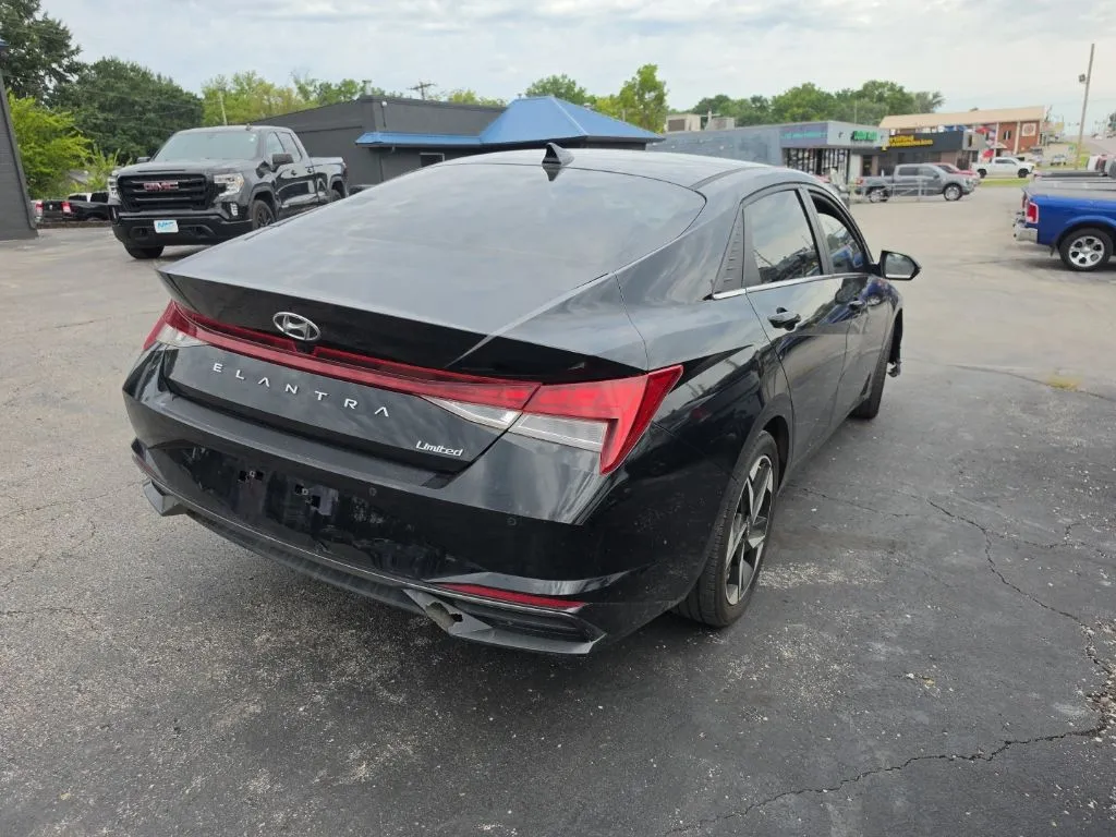 Hyundai Elantra photo 4