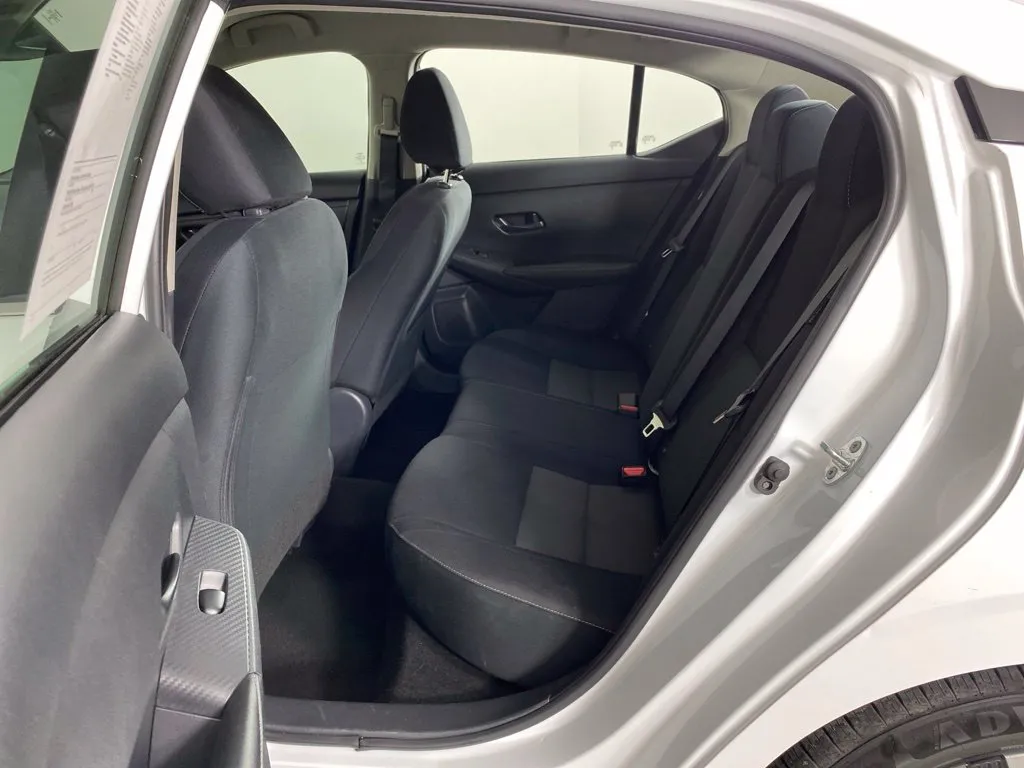 Nissan Sentra photo 35