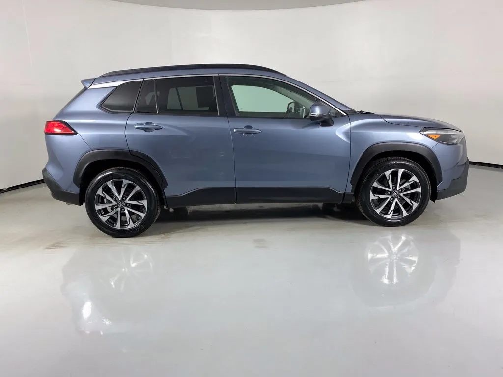 Toyota Corolla Cross photo 8