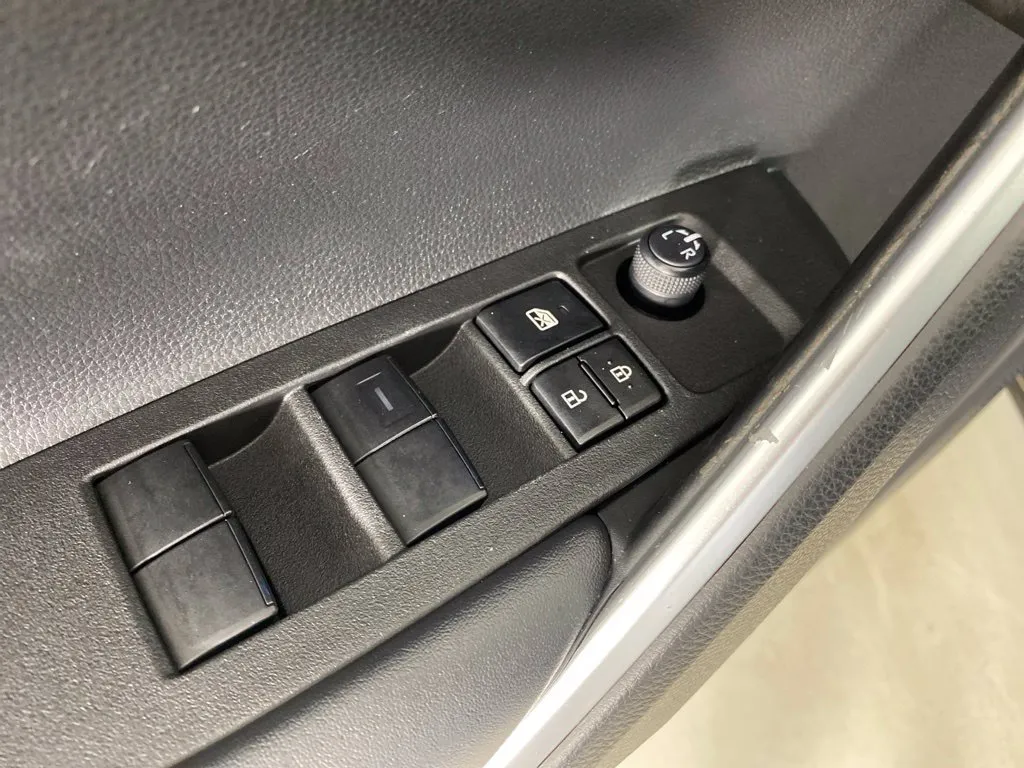 Toyota Corolla Cross photo 16