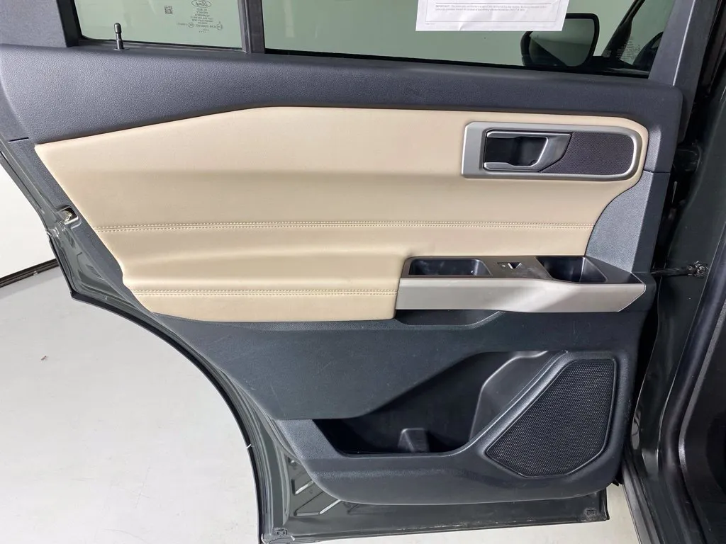 Ford Explorer photo 41