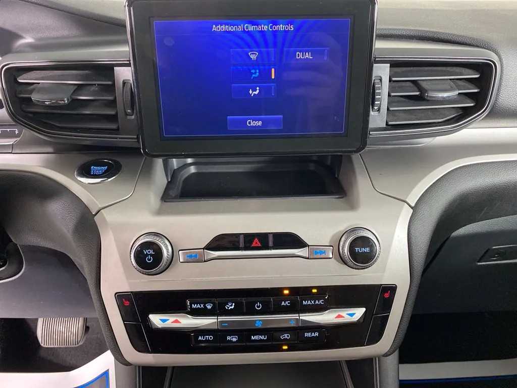 Ford Explorer photo 28