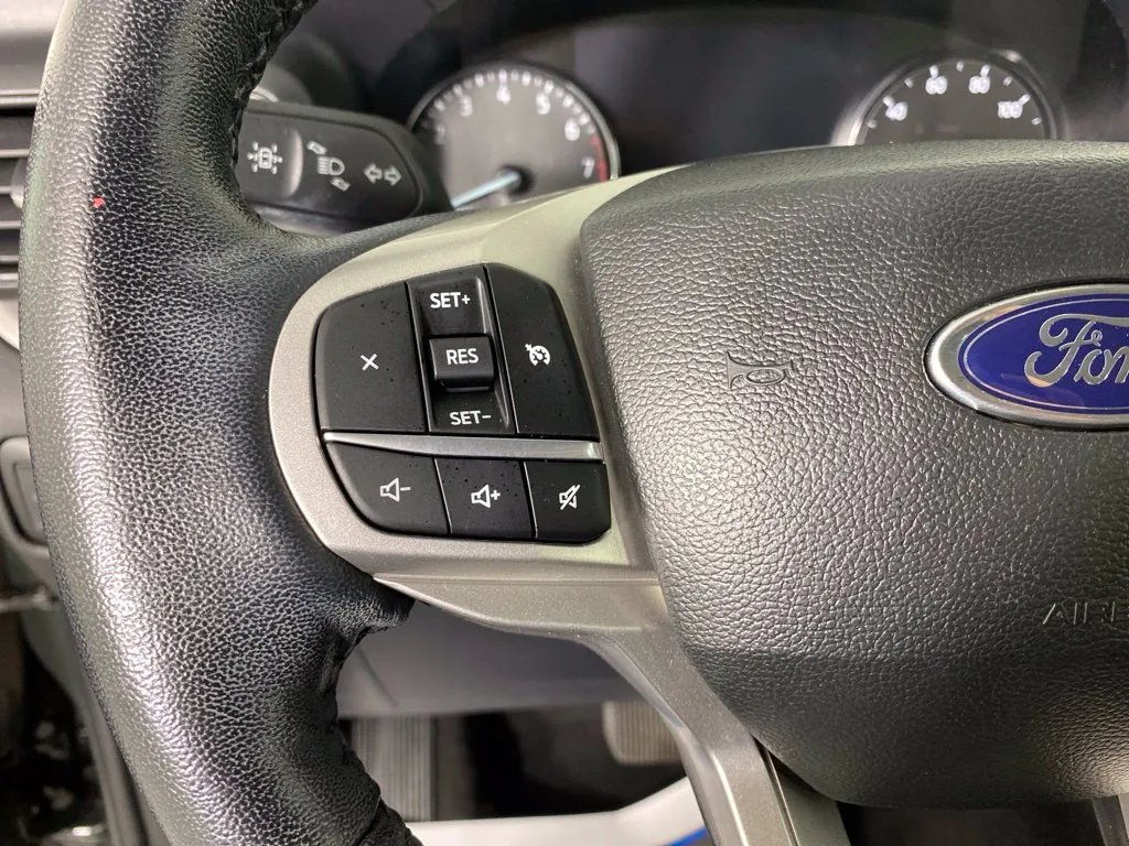 Ford Explorer photo 35