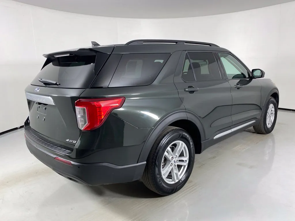 Ford Explorer photo 12