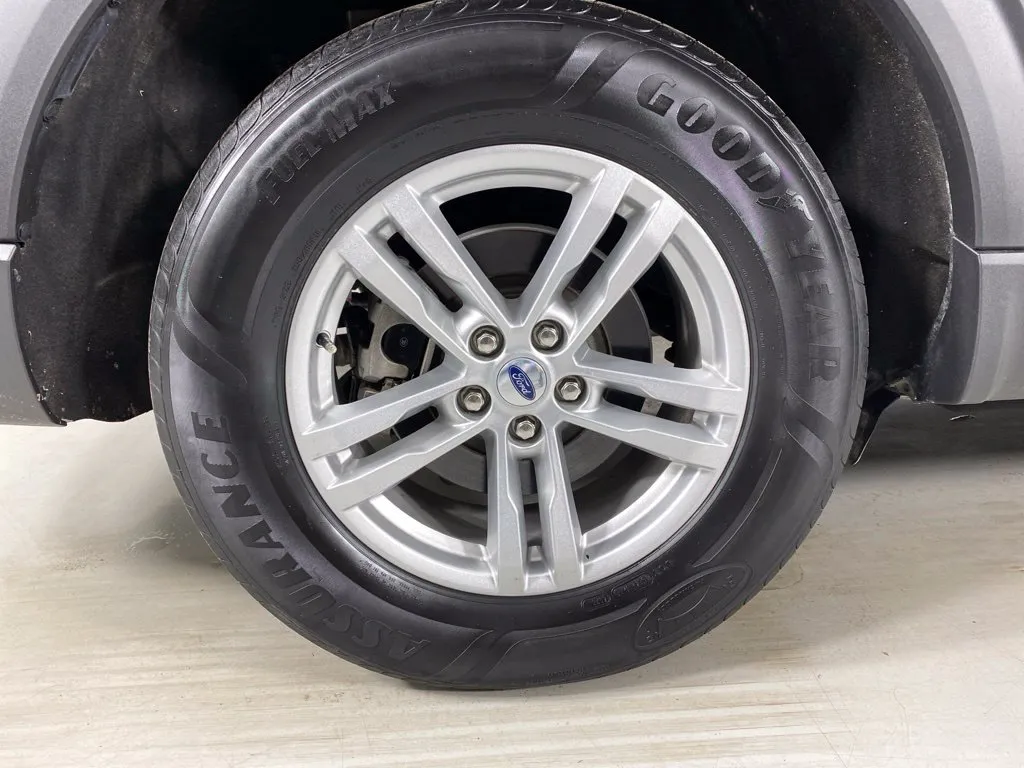 Ford Explorer photo 14