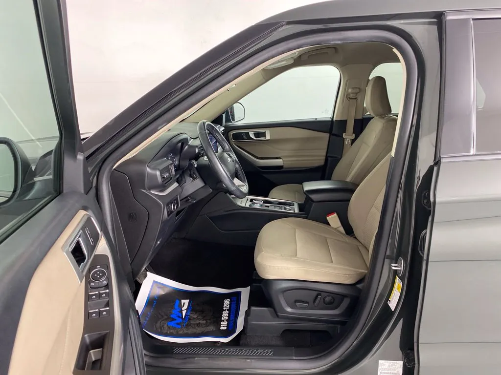 Ford Explorer photo 18