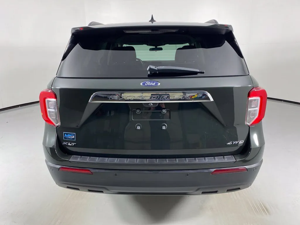 Ford Explorer photo 11