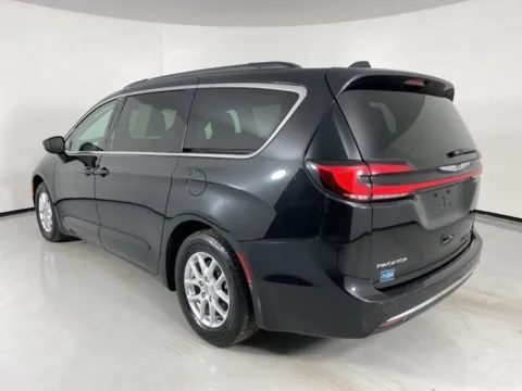 More photos of 2022 Chrysler Pacifica Touring L at MAG Auto - Munsterman Automotive Group, MO