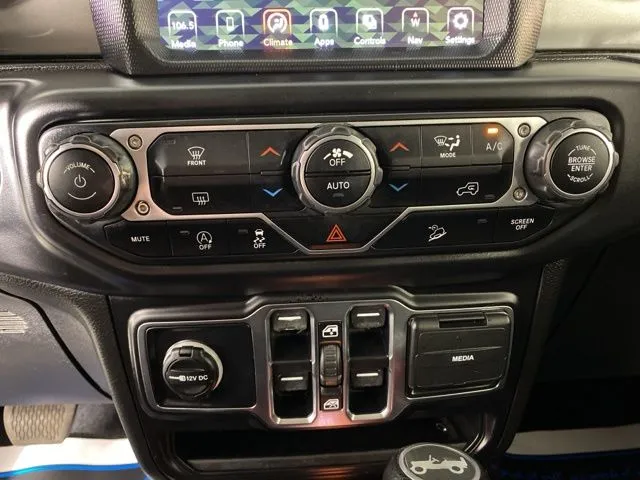 Jeep Wrangler photo 22