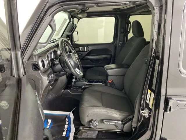 Jeep Wrangler photo 13