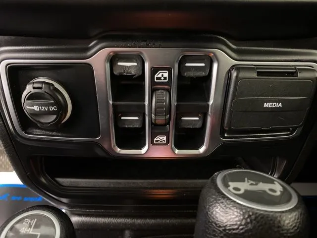Jeep Wrangler photo 24
