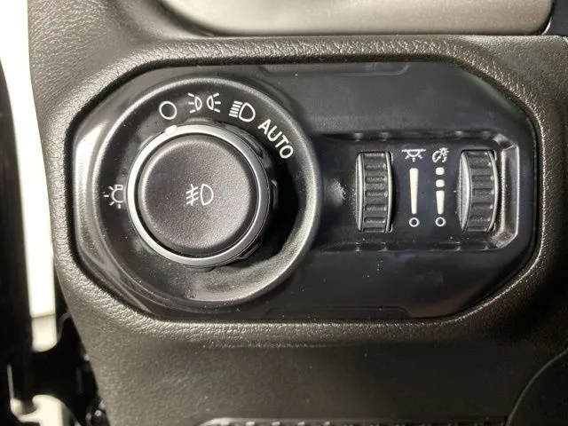 Jeep Wrangler photo 29