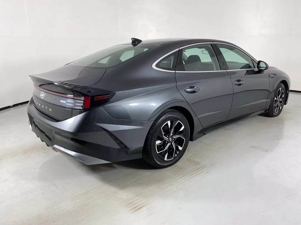 Hyundai Sonata photo 7