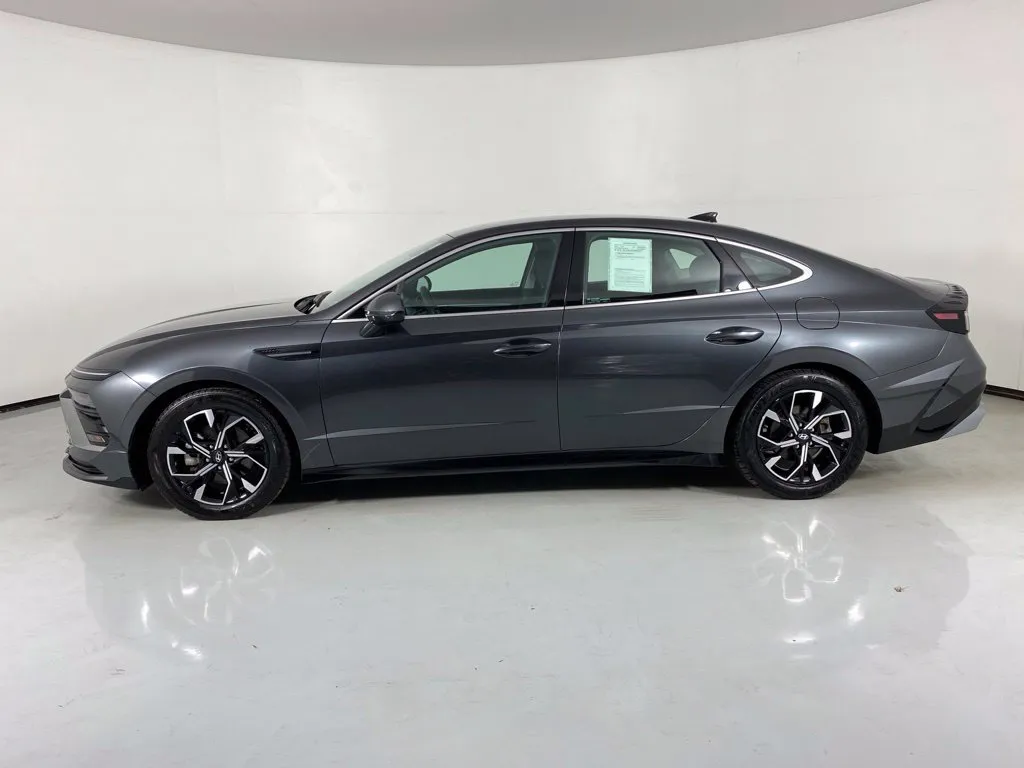 Hyundai Sonata photo 4