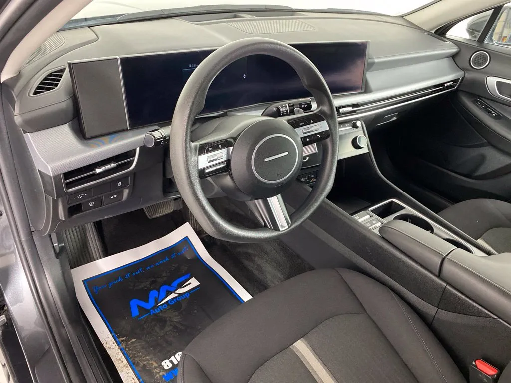 Hyundai Sonata photo 11