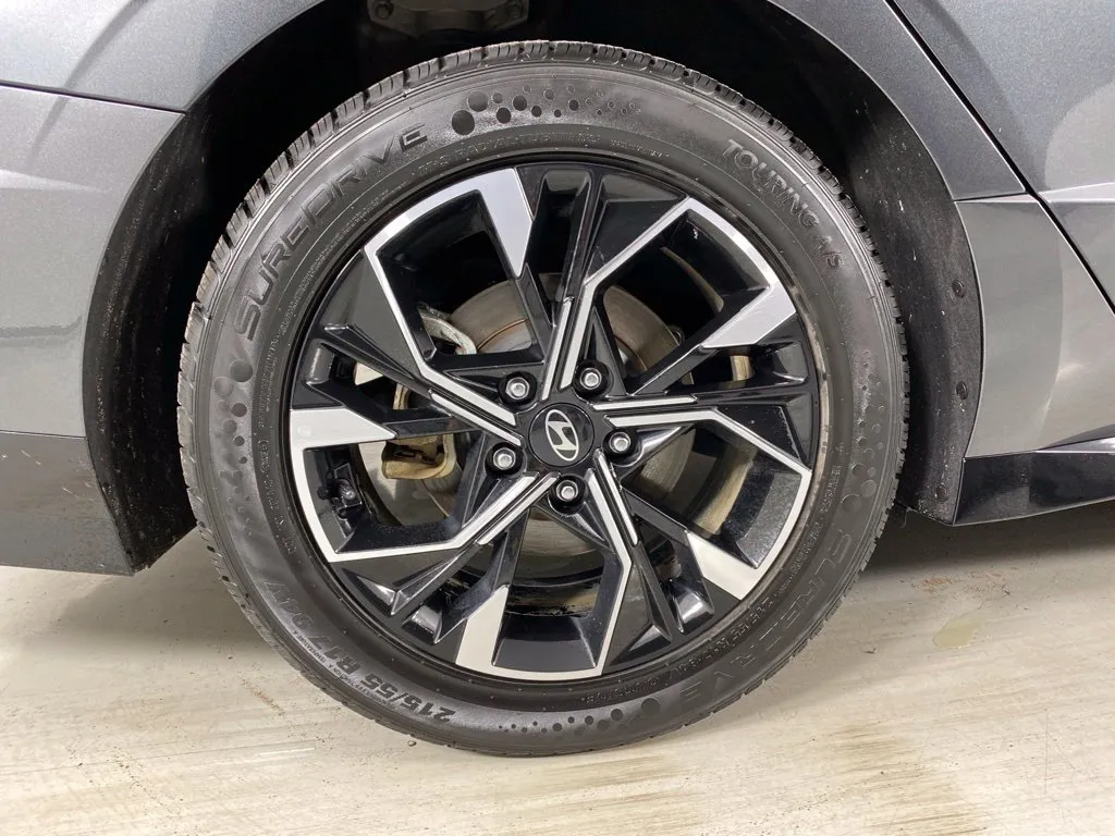 Hyundai Sonata photo 9