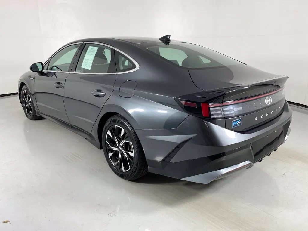 Hyundai Sonata photo 5
