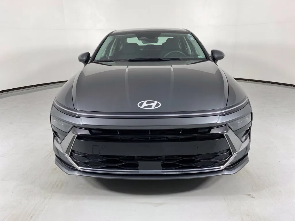 Hyundai Sonata photo 2