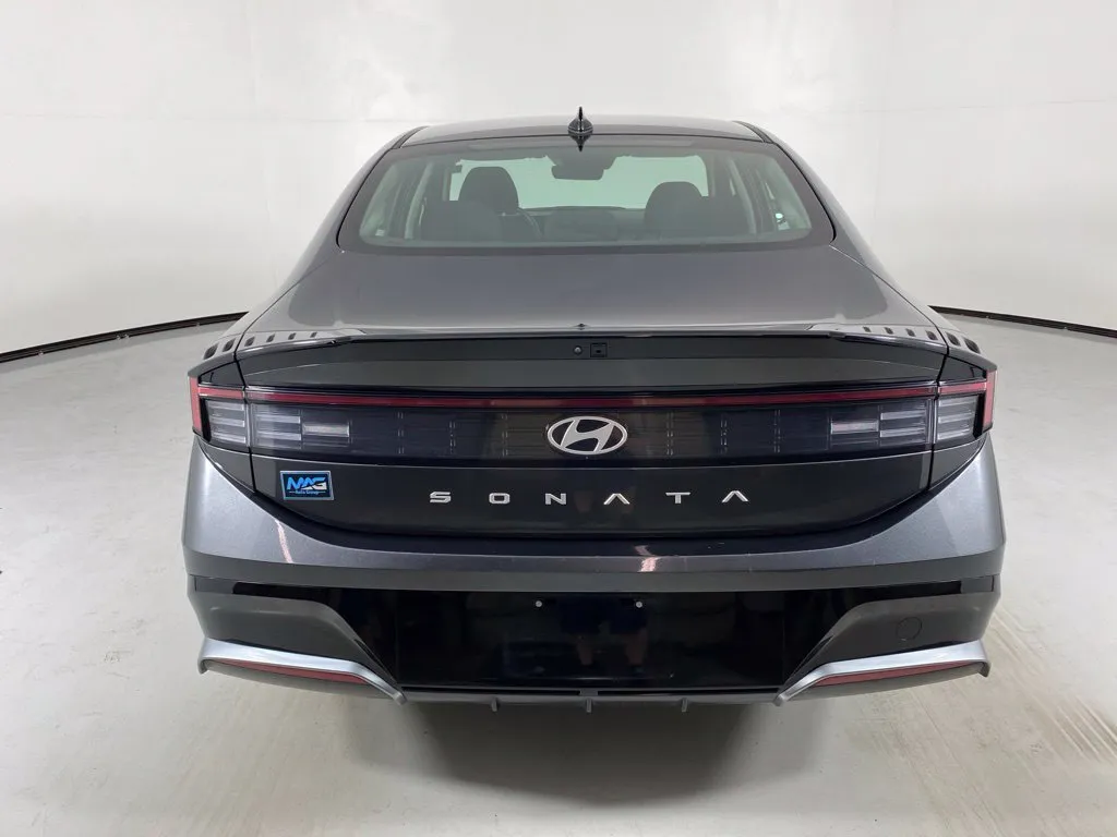Hyundai Sonata photo 6